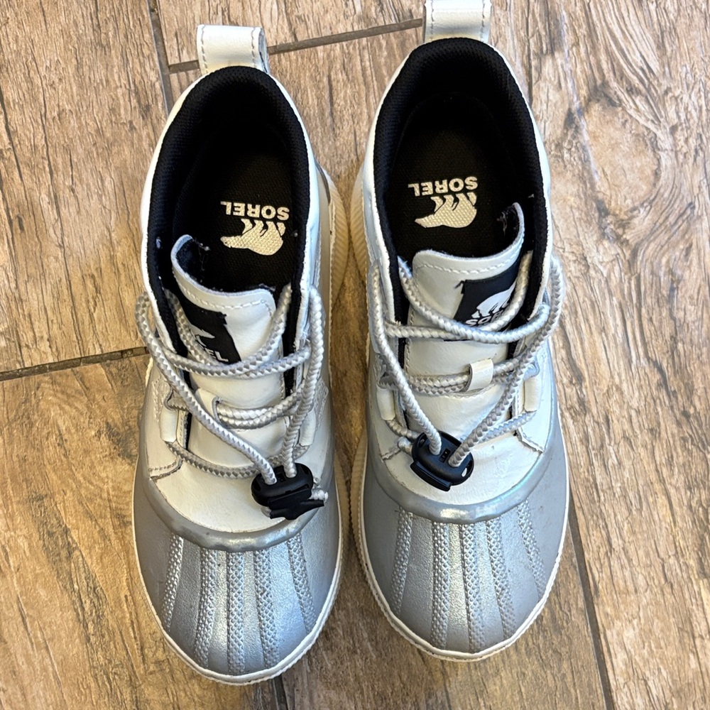 Sorel Kids' snow boots size 4